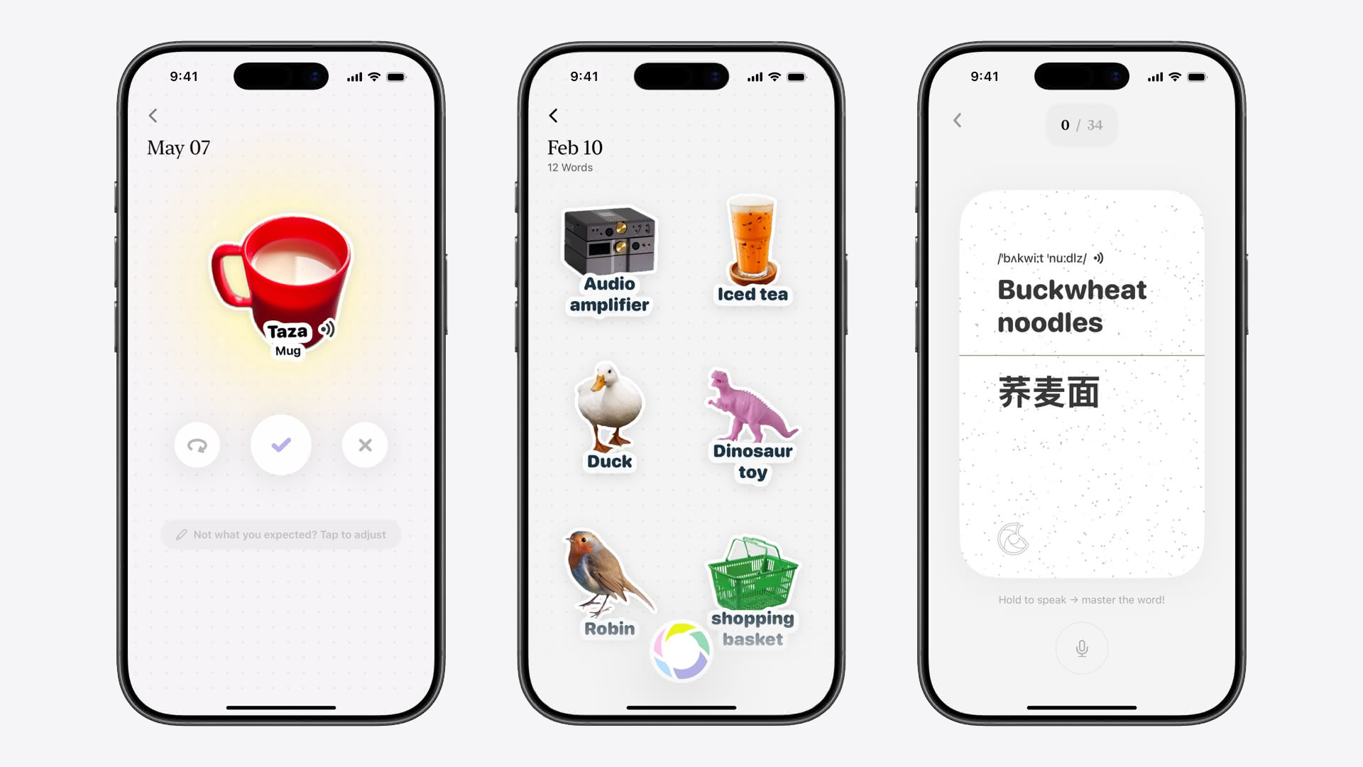 CapWordsのUIが表示された3つのiPhoneのスクリーンショット。最初のスクリーンショットは「Taza」と書かれたマグカップのスタンプ、2つ目のスクリーンショットはオーディオアンプ、アイスティー、アヒル、恐竜のおもちゃ、コマドリ、買い物カゴのスタンプ。3つ目は中国語で書かれた「蕎麦」とその翻訳。